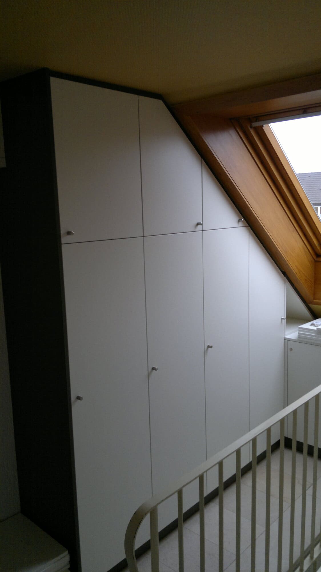 Dachschrägen-Schrank mit Passleisten – Tischler Castrop-Rauxel