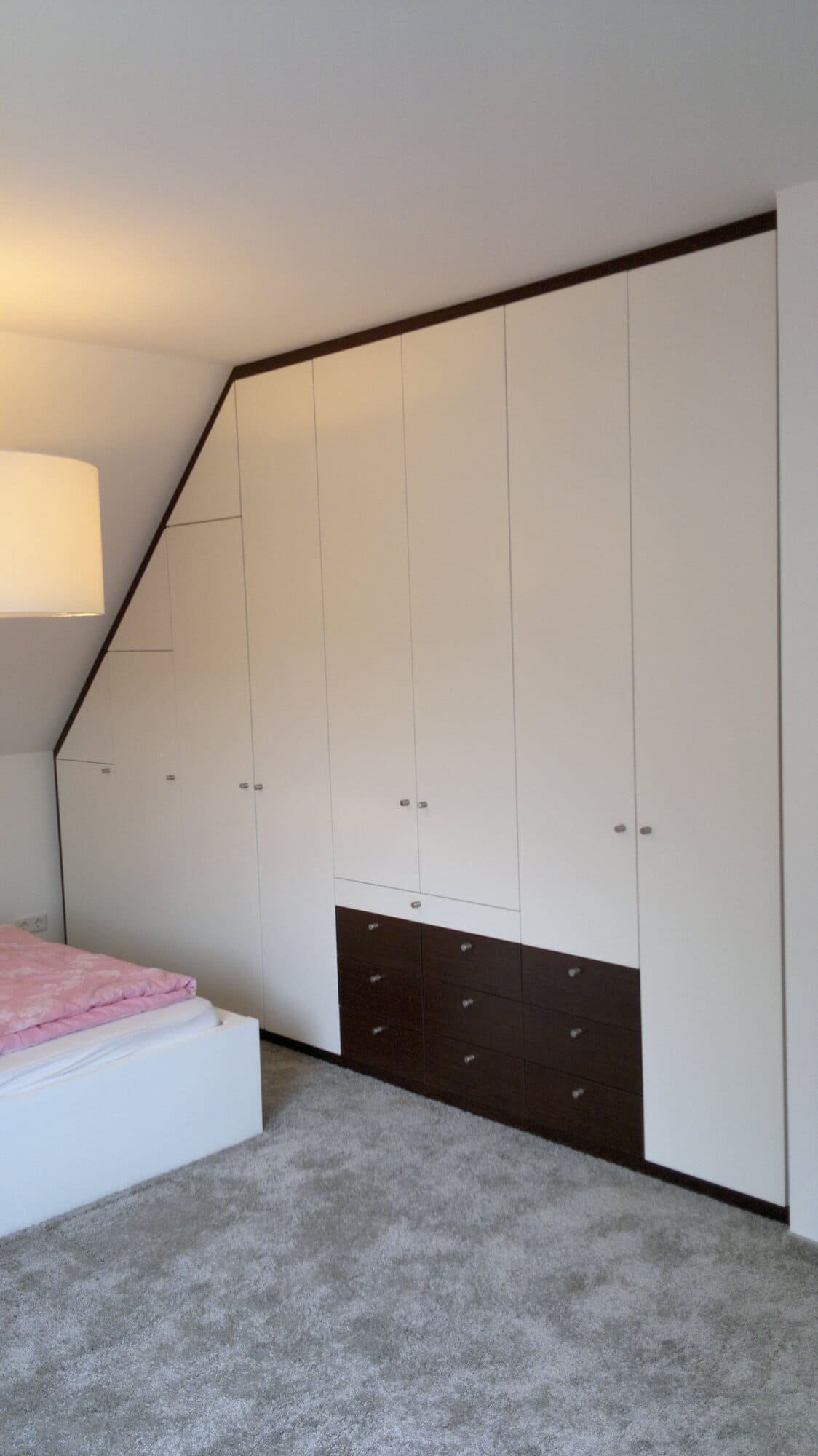 Dachschrägen-Schrank mit offenen Fächern – Tischler Oer-Erkenschwick