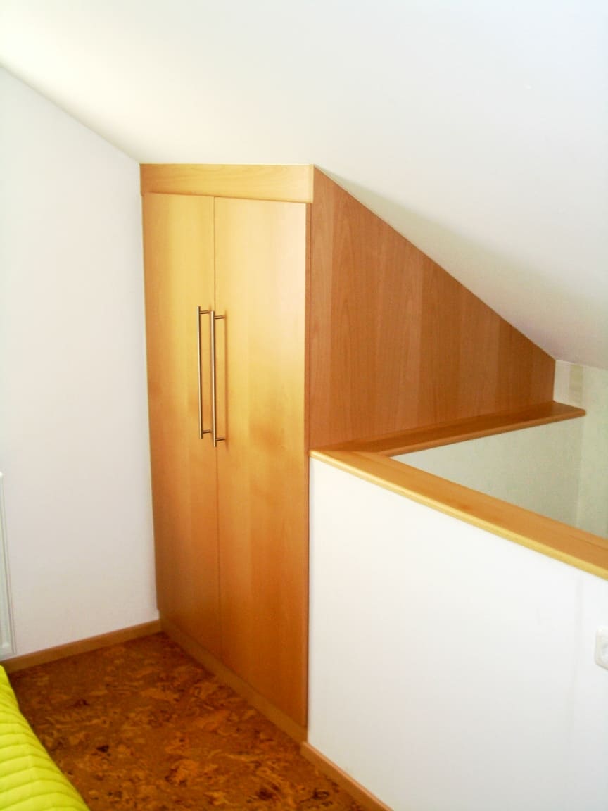 Schrank individuell auf bauliche Situation zugeschnitten – Tischler Datteln