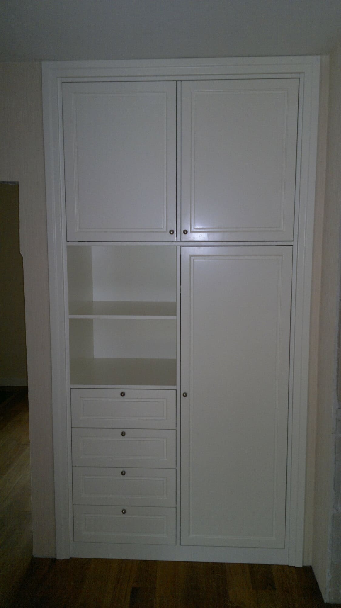 Einbauschrank mit profilierten Fronten – Tischler Dorsten