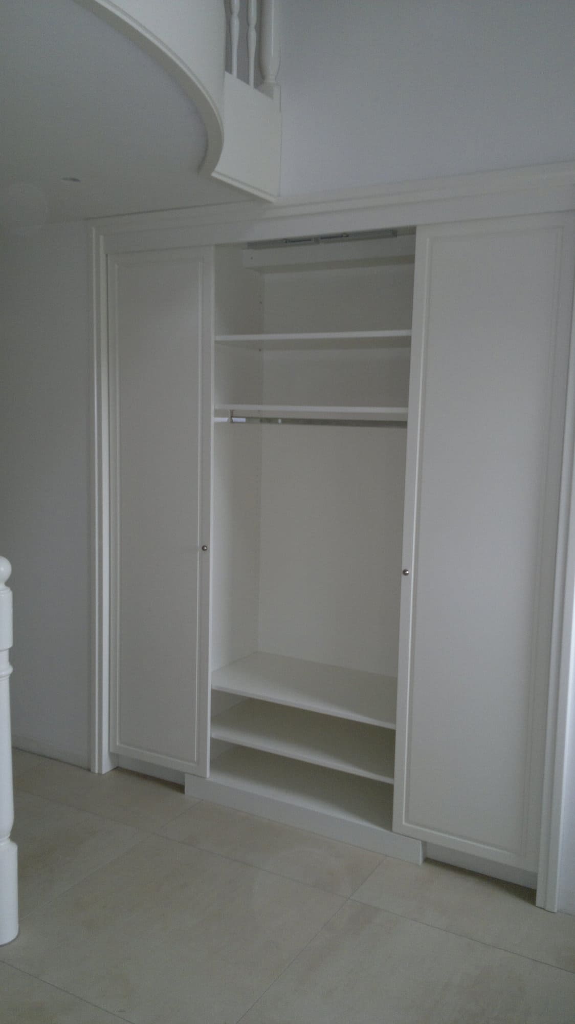 Garderobenschrank mit geringer Einbautiefe – Tischler Marl
