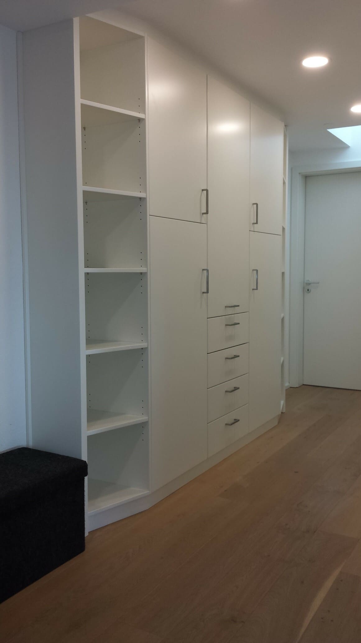 Freistehender Einbauschrank im Flur unter der Dachschräge – Tischler für Datteln und Herten